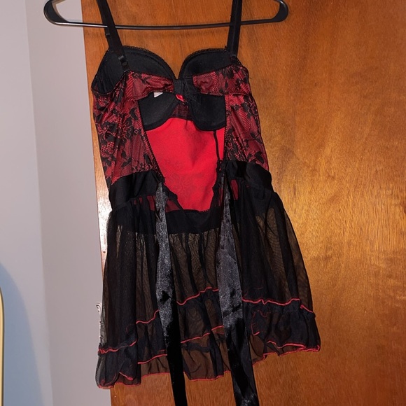 Lingerie - Picture 2 of 4